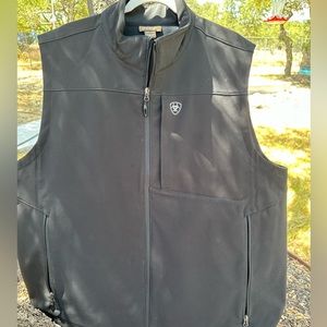 Ariat Men's XXL Black Vernon2.0 soft shell vest